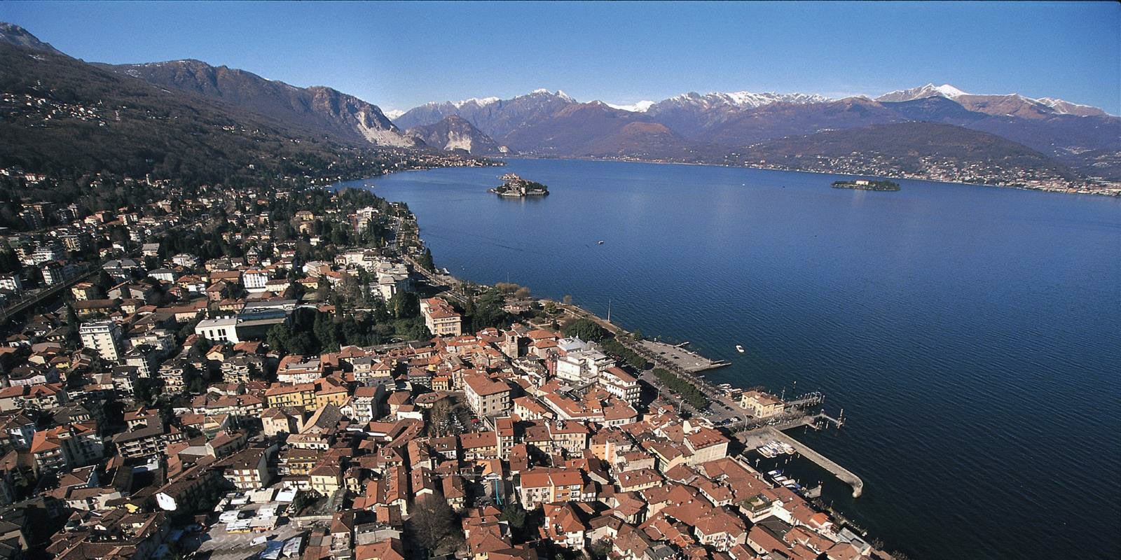 Stresa cittadina turistica sul lago